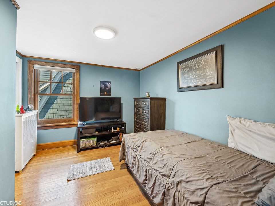 2nd image of 3508 Woodside Ave