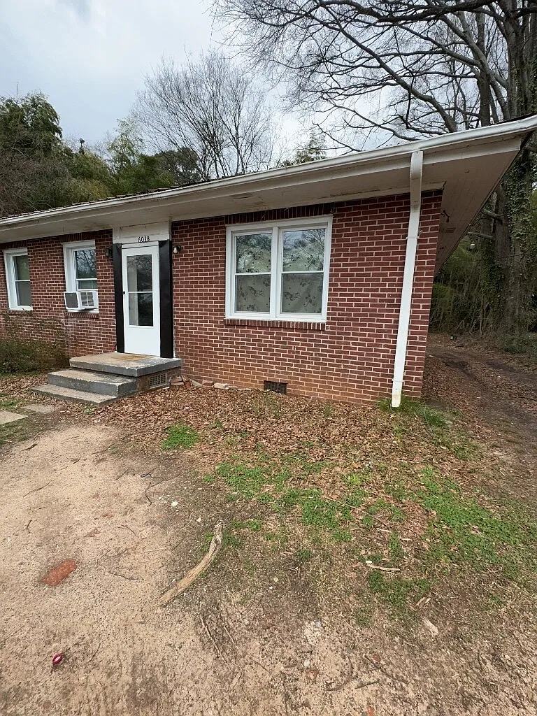 2 bed, 1.0 bath, $790 — Photo 1