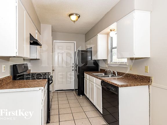 4th image of 14912 Oakwood Ln