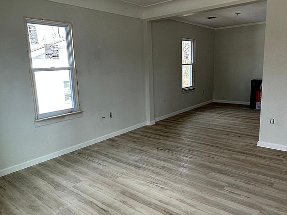 3rd image of 106 Edding Ln
