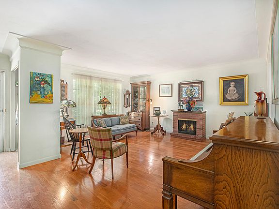 3rd image of 1911 W Grand Ave