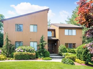 4 Deer Run, Pt Chester, NY 10573