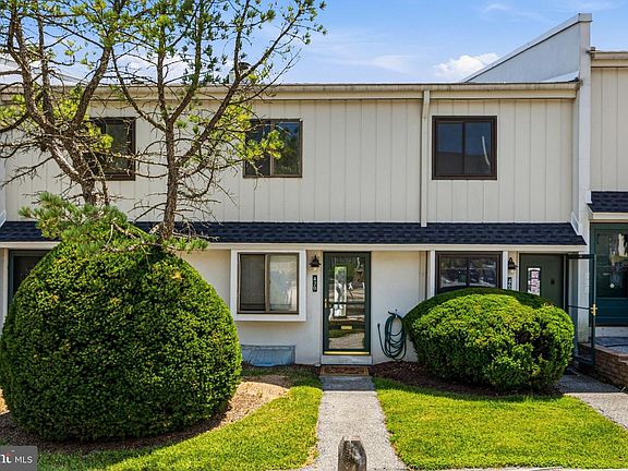 2nd image of 470 Summit House