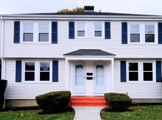 13 Shangri La Ln, Middletown, RI 02842