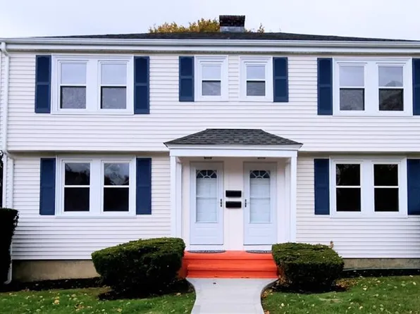 13 Shangri La Ln, Middletown, RI 02842