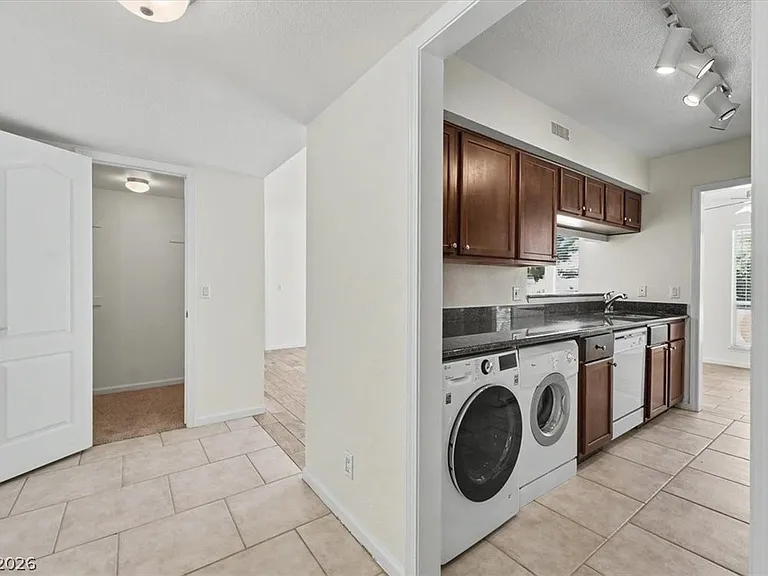 618 Oakmont Ave #2303 — Photo 4