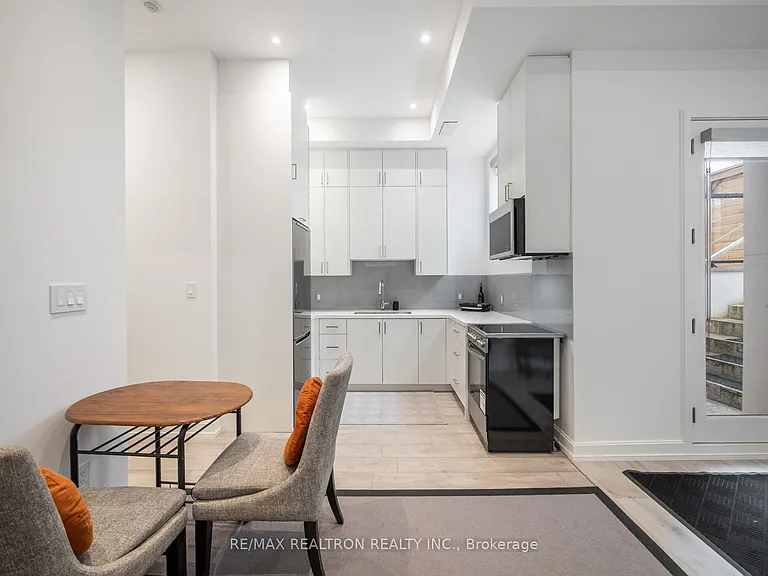 10 Katherine Rd #LOWER — Photo 18