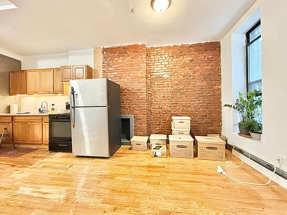 3rd image of 70 Van Buren St #2