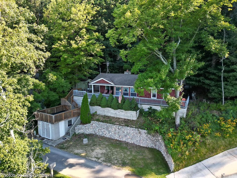 1st image of 353 E Sawyer Blvd