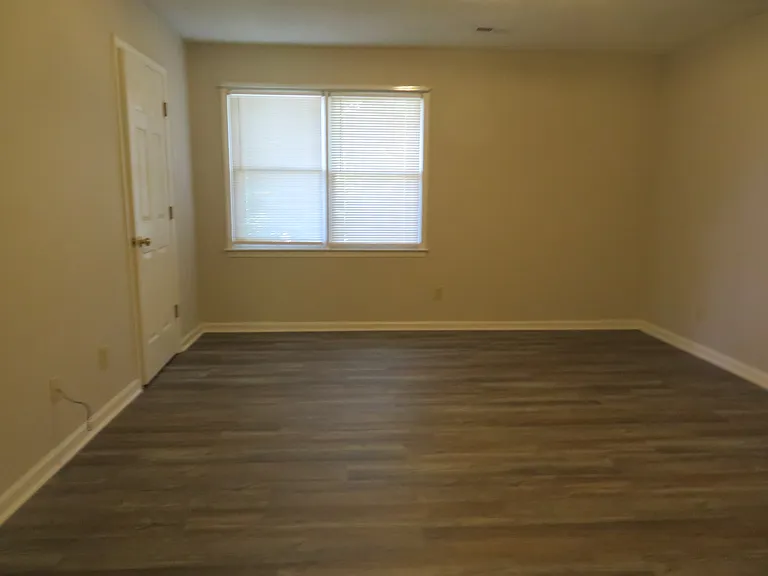 2207 Annandale Dr — Photo 8