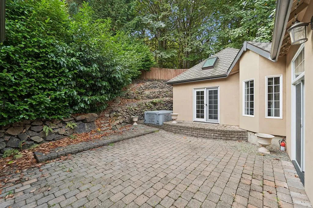 17247 SE 54th Place - 3 bedrooms + den — Photo 3