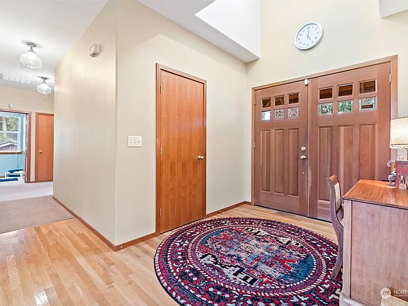 4th image of 5927 205th Avenue SE