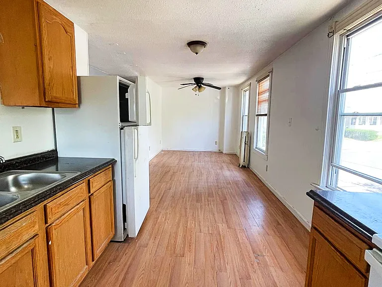181 McLean St #2 — Photo 4