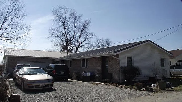 956 Fairview Ave photo 1