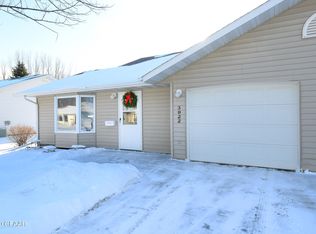 3922 Dacotah View Ct, Grand Forks, ND 58201