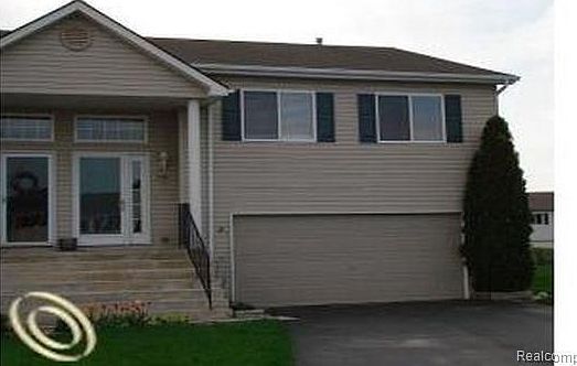 4th image of 1136 Lakeview Cir