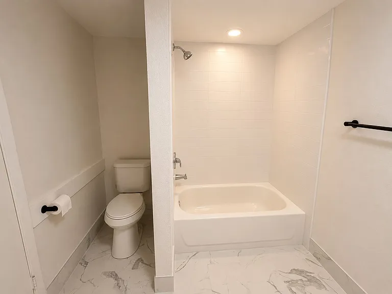 3304 Red River St — Photo 8