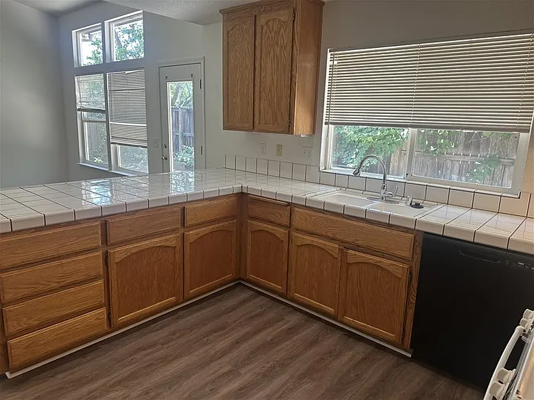 2224 Halsey Cir — Photo 9