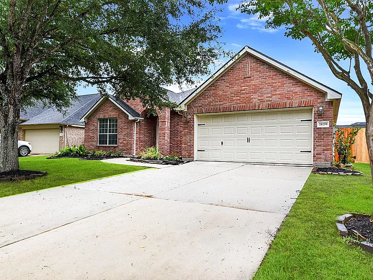 28259 Daystrom Ln — Photo 4