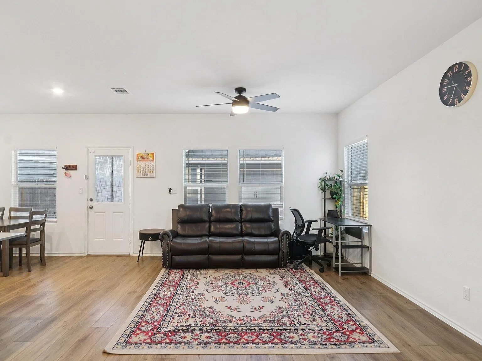 4 bed, 2.5 bath, 2028 sqft, $2,100 — Photo 4