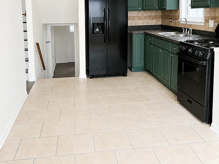 14429 Sanderson Ave — Photo 2