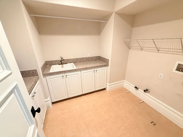464 Via Palermo Dr — Photo 32