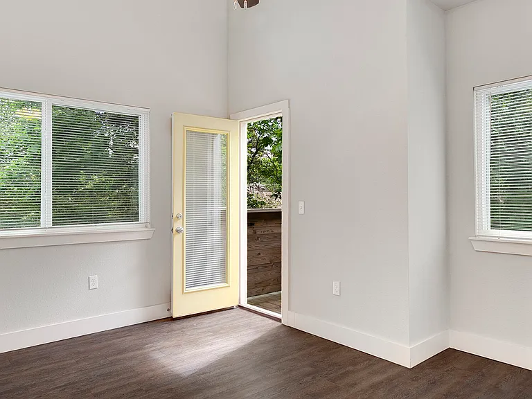 1337 N Oakland Ave #2 — Photo 3