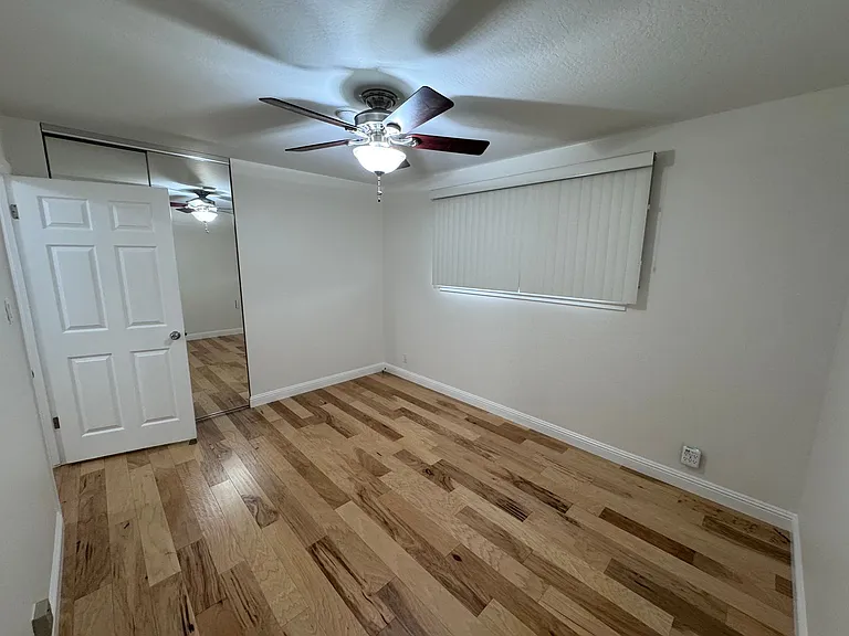 4642 Hampshire Way — Photo 9