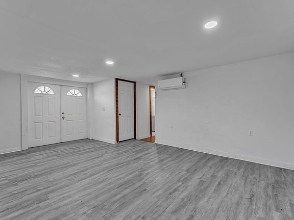 3rd image of 21 U St