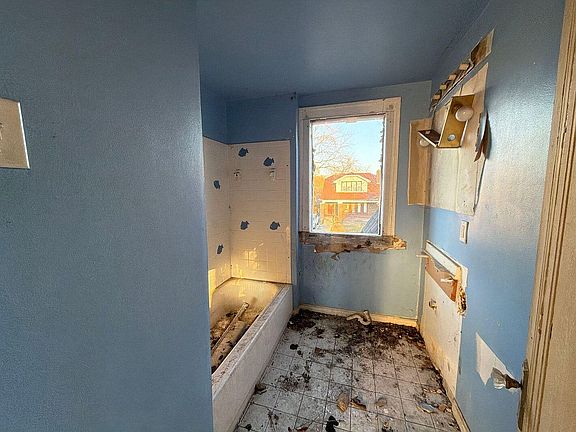 4th image of 3709 Haverhill St