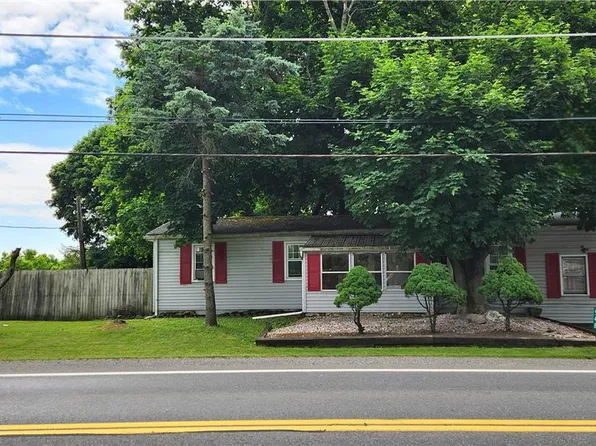 548 Moorestown Dr, Bath, PA 18014