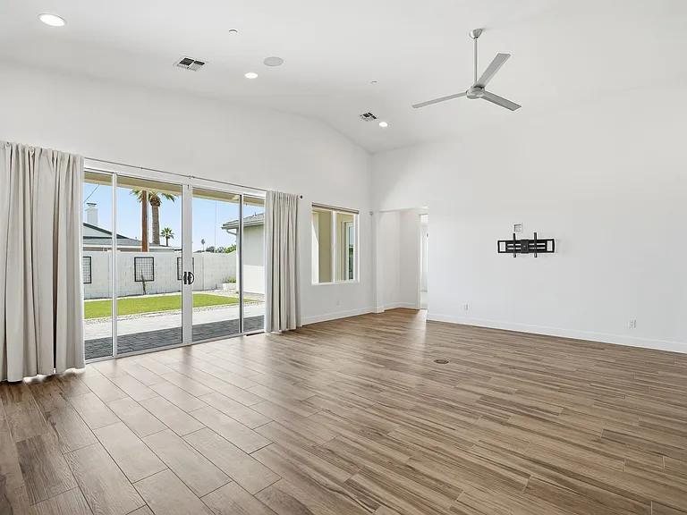 8503 E Amelia Ave — Photo 14