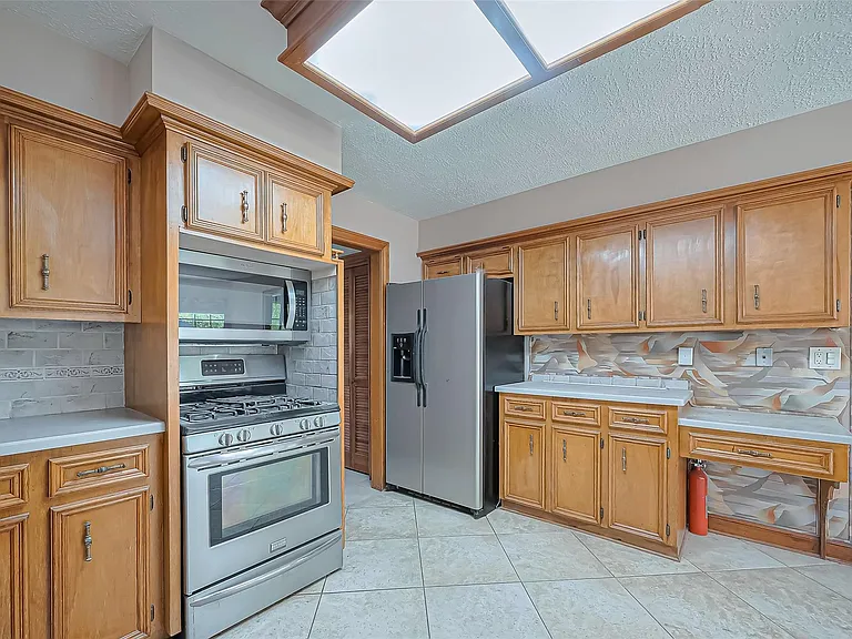 18307 Champion Forest Dr — Photo 12