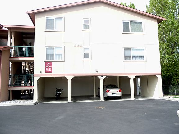 It's extra quiet w/only covered parking below!
