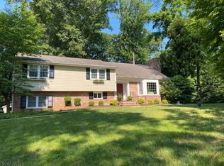 7 Robin Rd, Warren, NJ 07059