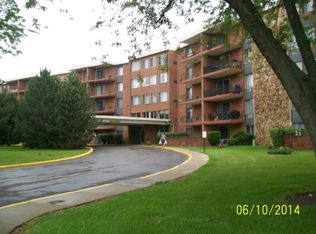 18 E Old Willow Rd #G-71, Prospect Heights, IL 60070