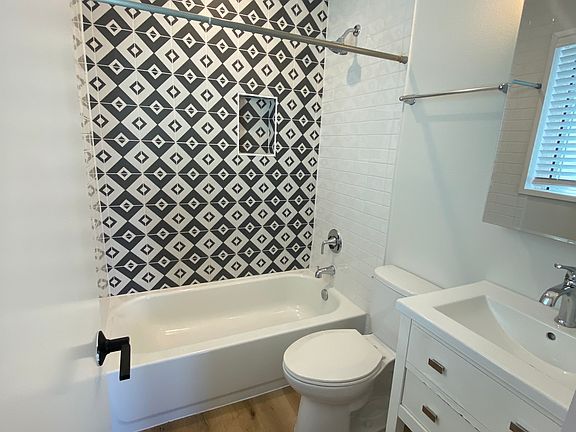 3rd image of 1517 Annex Ave #129