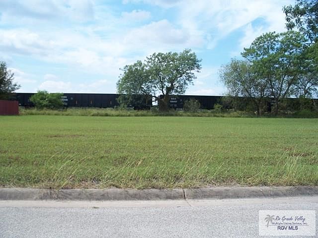 1st image of 4 Crystal Ln