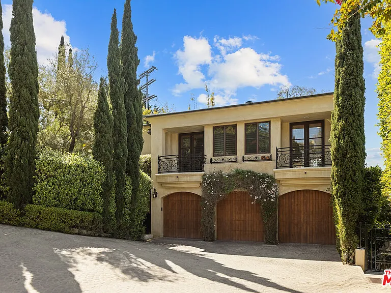 587 Entrada Dr — Photo 1