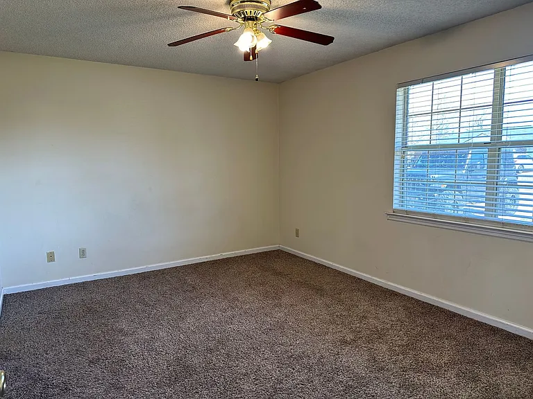 1460 Flo Zechman Dr — Photo 4