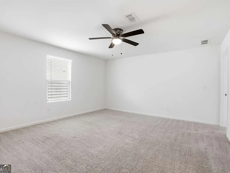 395 Knightsbridge Ln — Photo 18