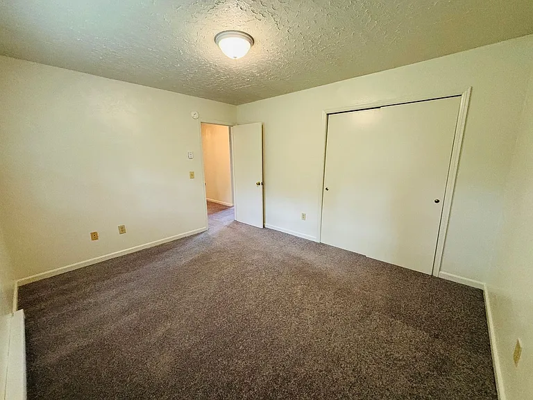 2 Bedroom, 1 Bath Apartment — Photo 10