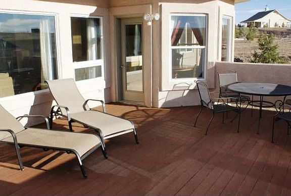 RELAX ON THE PRIVATE DECK