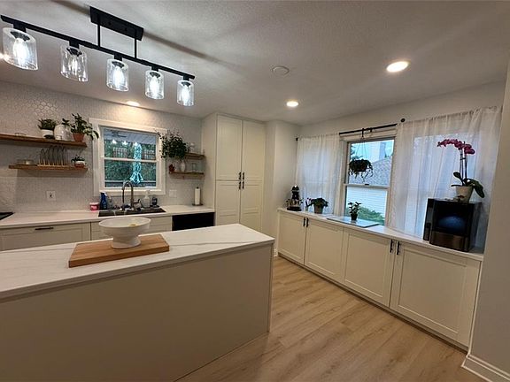 5th image of 4809 Creek Crossing Dr