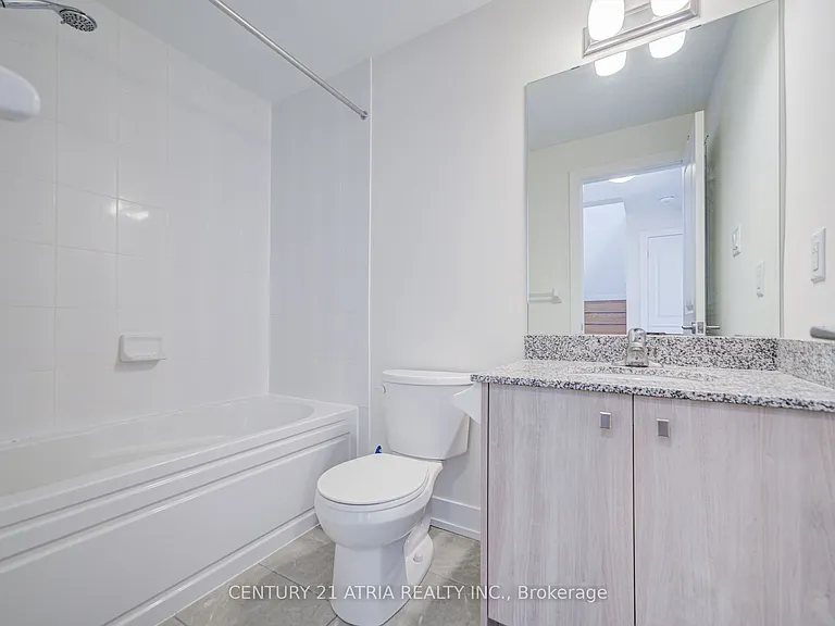 1 Bond Cres #1 — Photo 32