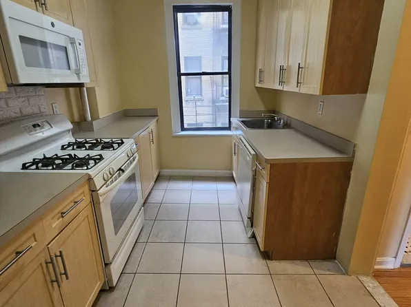 701 West 175th Street 2J image 3 of 7