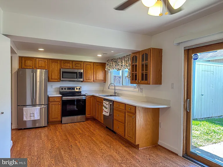 13327 Schwenger Pl — Photo 9