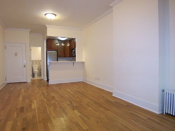 3rd image of 465 W 51st St APT 1A