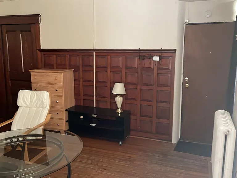 502 W Elm St — Photo 9