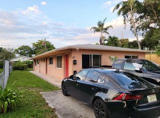 22 SW 9th St #1-2, Hallandale Beach, FL 33009